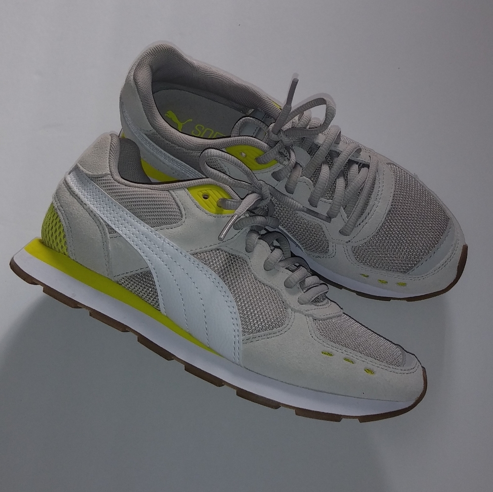 NWOB-Puma Sneakers